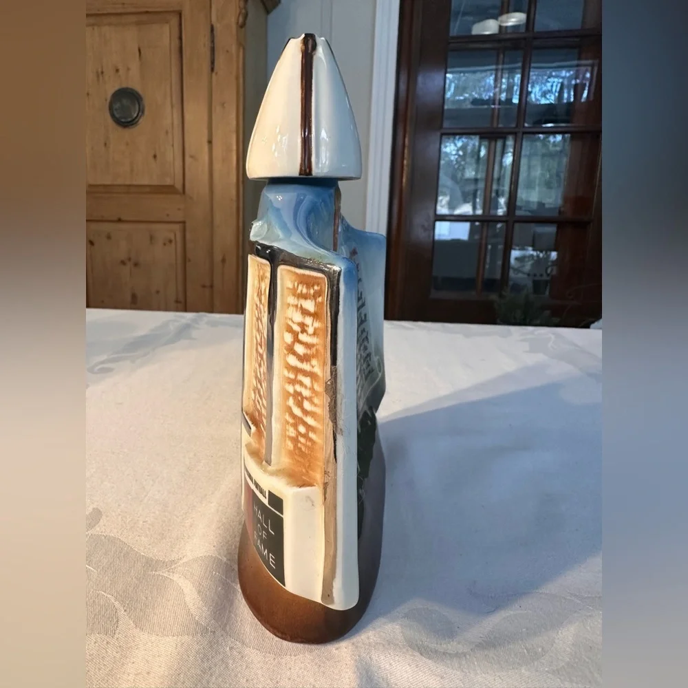 1972 Vintage Jim Beam Whiskey Decanter Depicting The Pro Football Hall of Fame - Picture 9 of 16